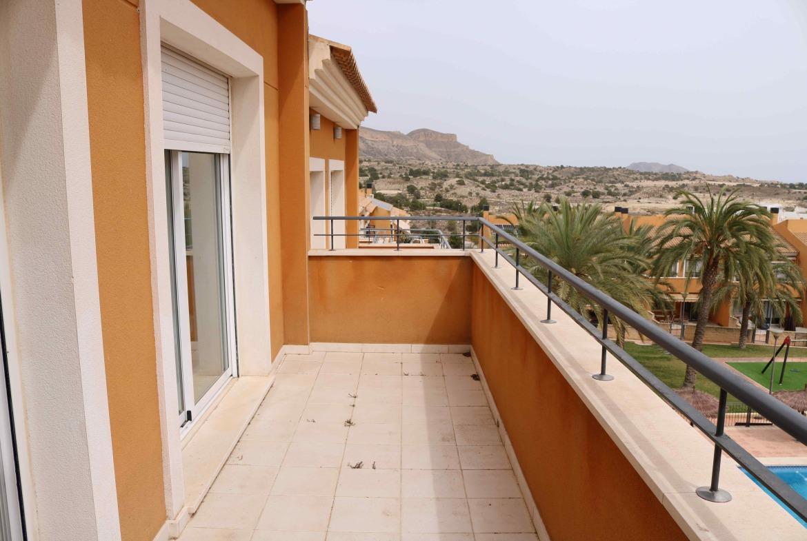 Luxury townhouse with pool in Alenda Golf