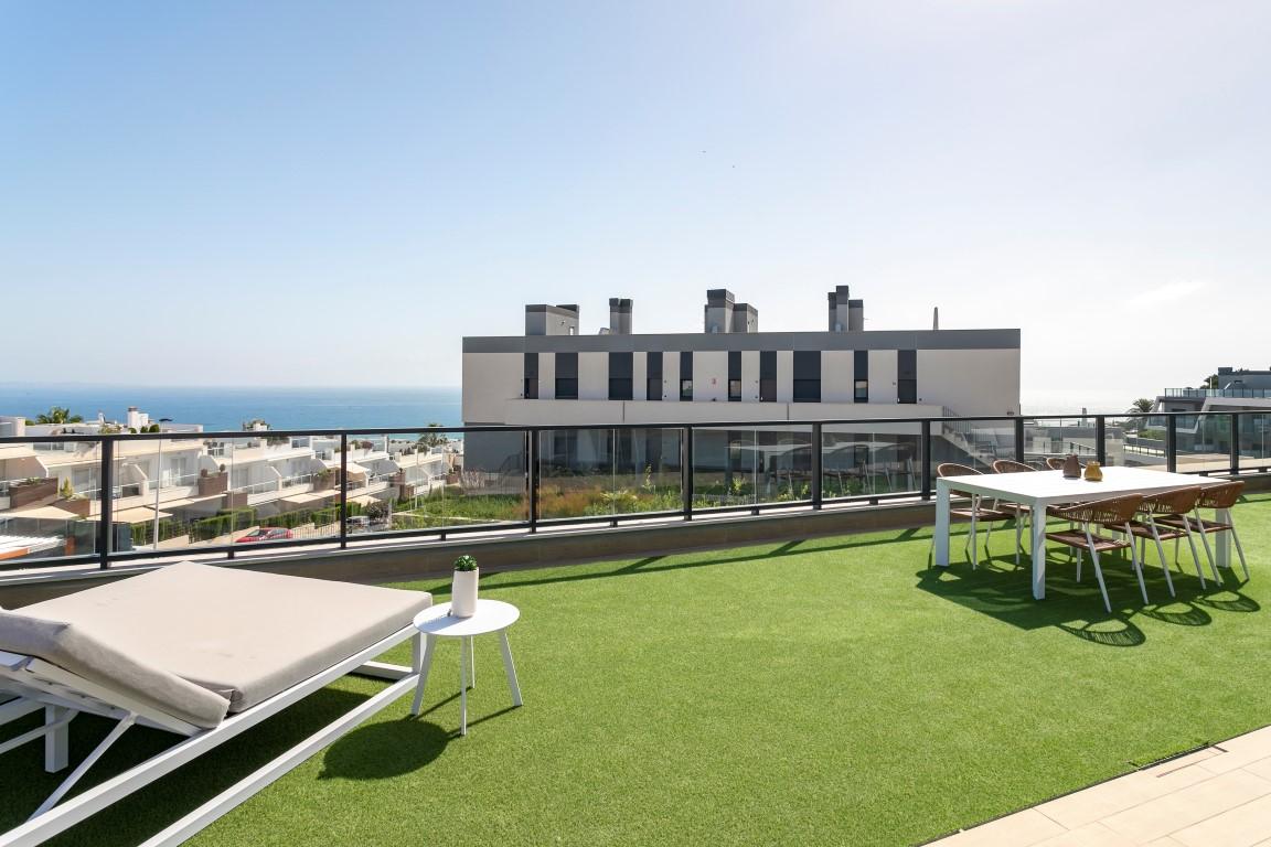 Luxury apartments in Gran Alacant with sea views and beach access