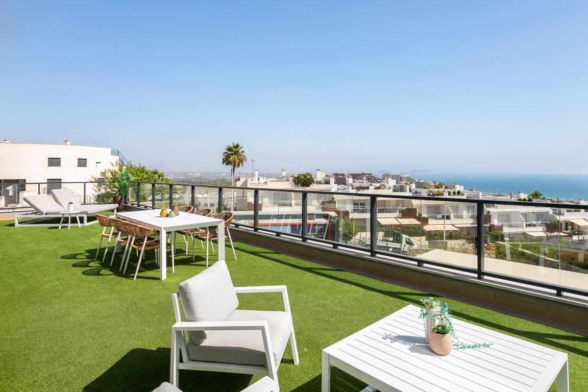 Luxury apartments in Gran Alacant with sea views and beach access